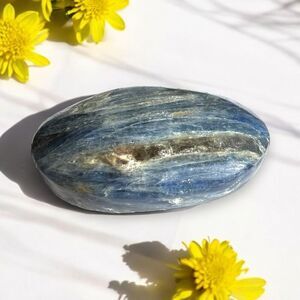 Blue Kyanite Crystal‎ Meditation Palmstone (#8)